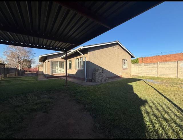 3 BEDROOM HOUSE FOR SALE IN VANDERBIJLPARK CE 2